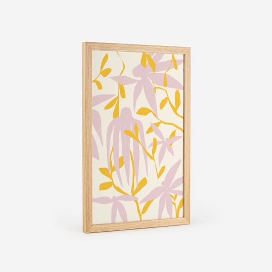 Poster de um arranjo floral com formas abstratas em tons de rosa e amarelo, representando flores e folhas num fundo claro. 4